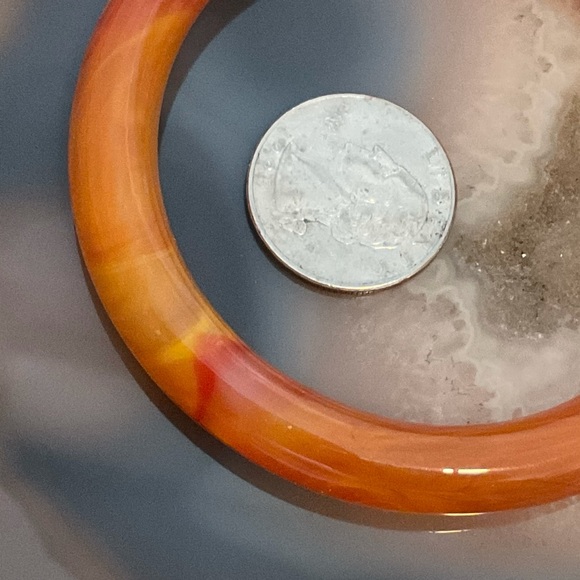 Vintage orange Bakelite bangle bracelet - Picture 5 of 5